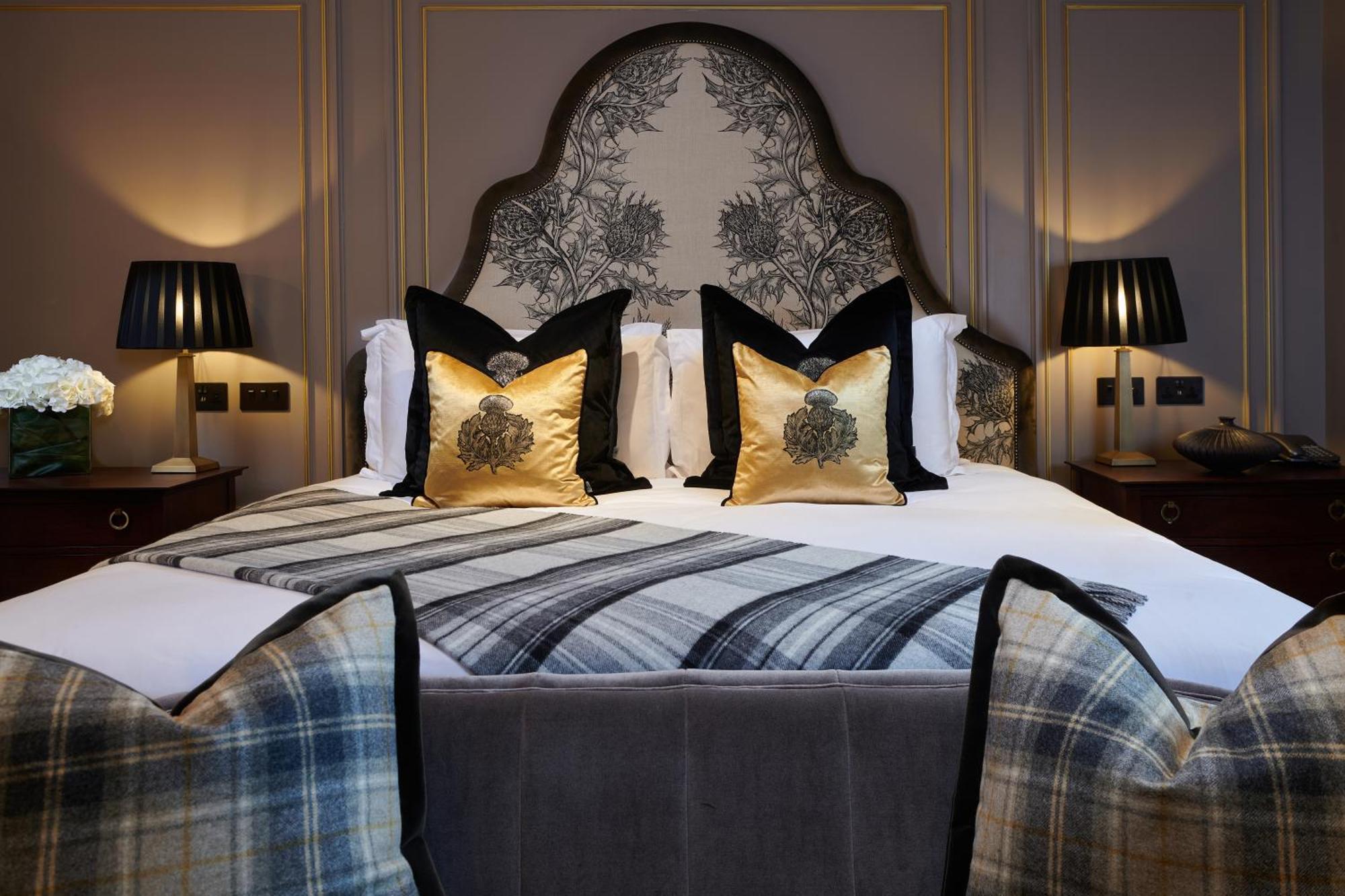 Cameron House On Loch Lomond Alexandria Esterno foto A bedroom at The Mitre